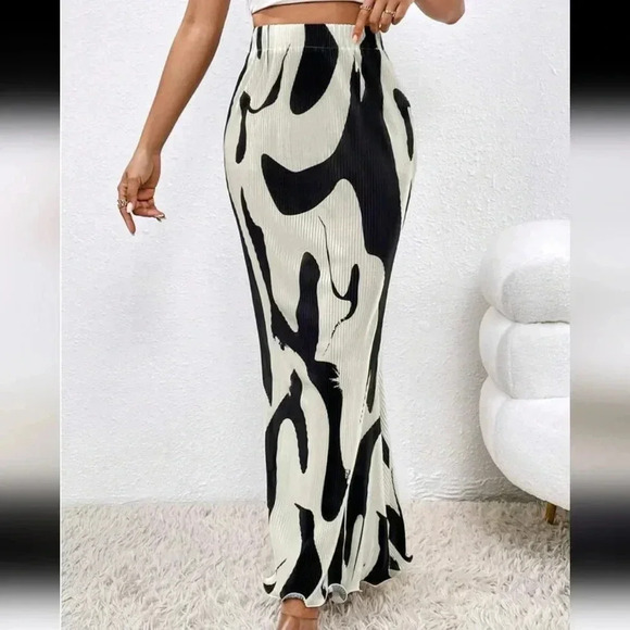 Graphic Print Mermaid Hem Skirt - Picture 5 of 7